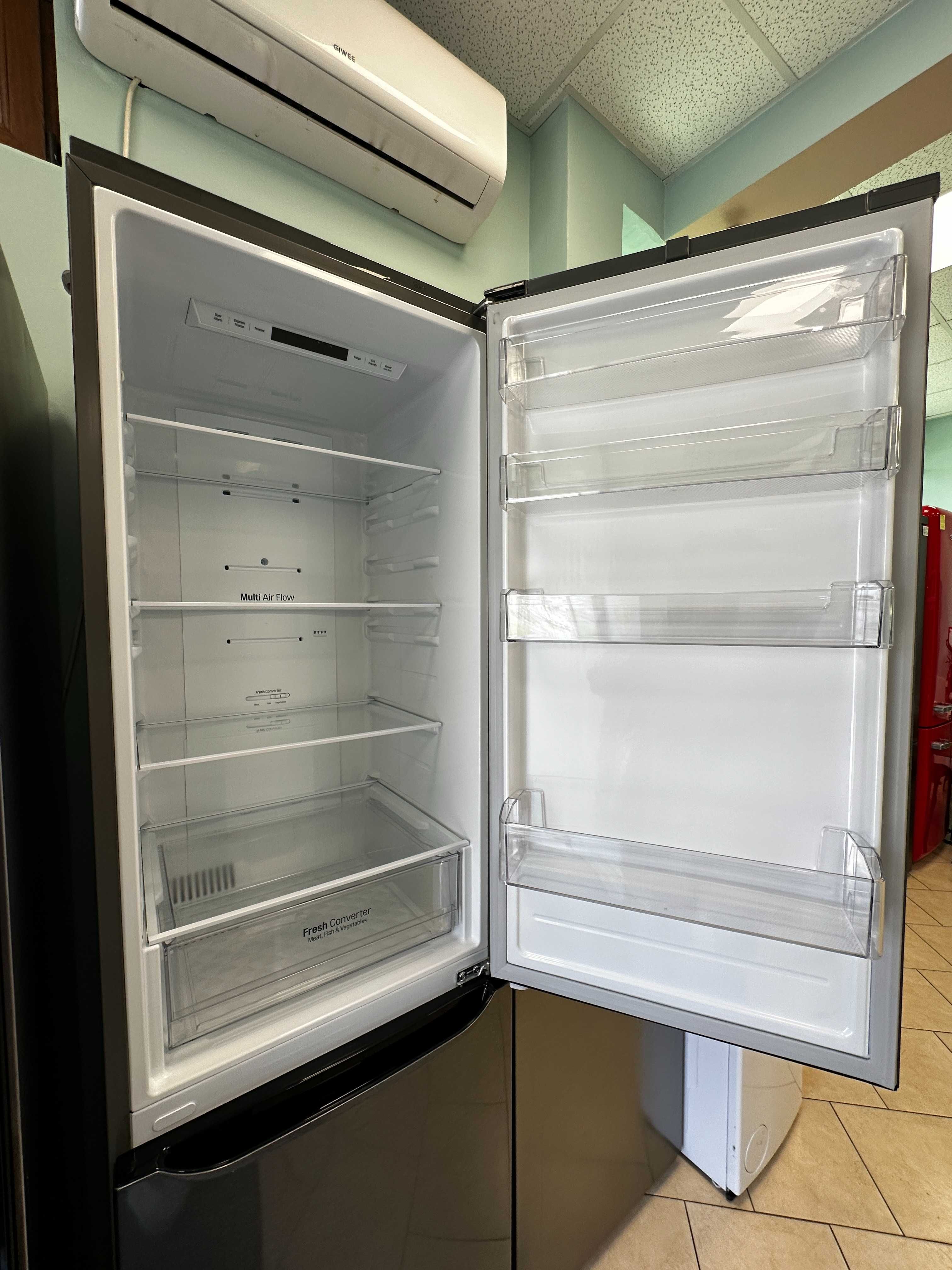 Комбинация хладилник-фризер LG Total No Frost и LED осветление