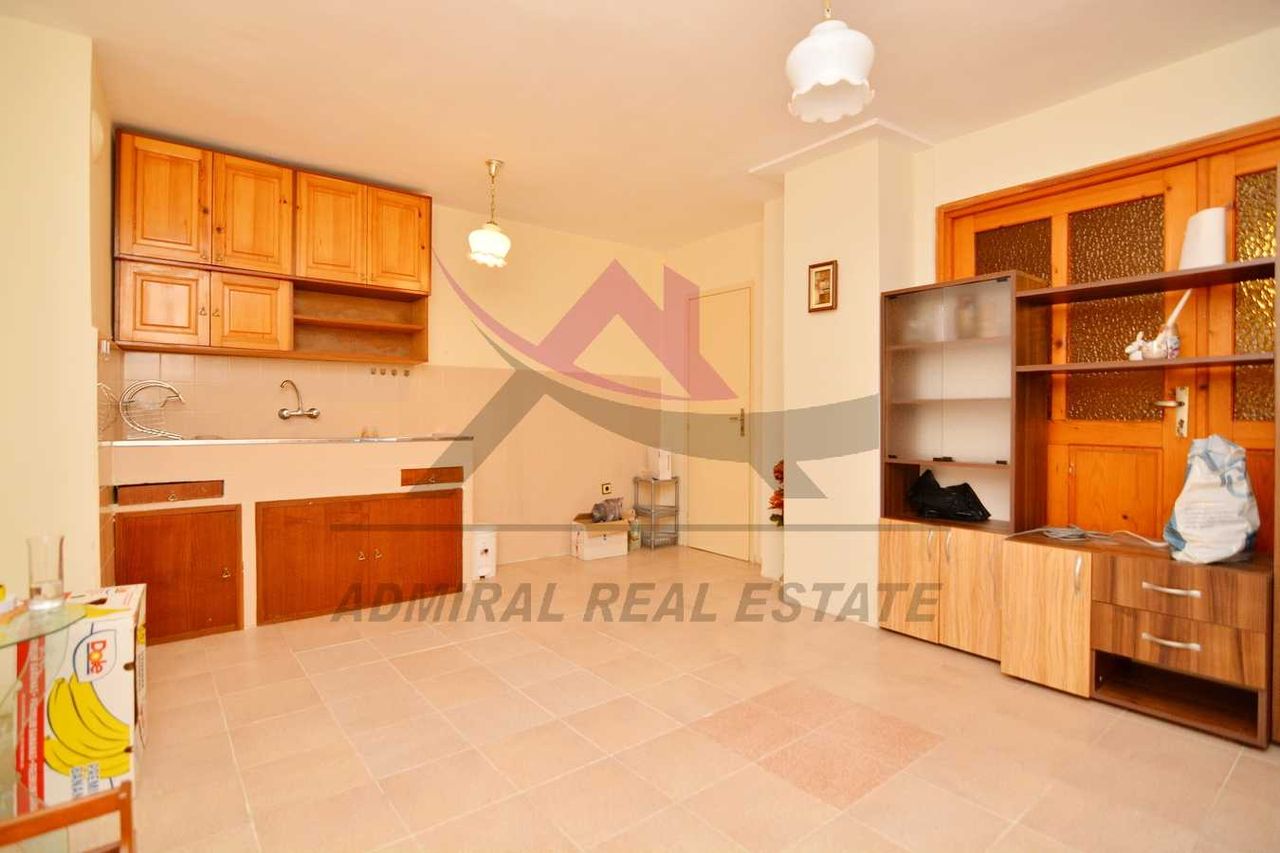 Дава се под наем Тристаен апартамент в Варна, Аспарухово - 70 кв.м за 250 € - Снимка #1
