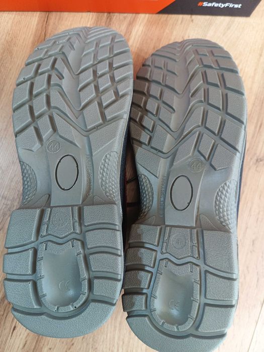 Работни обувки--44 номер