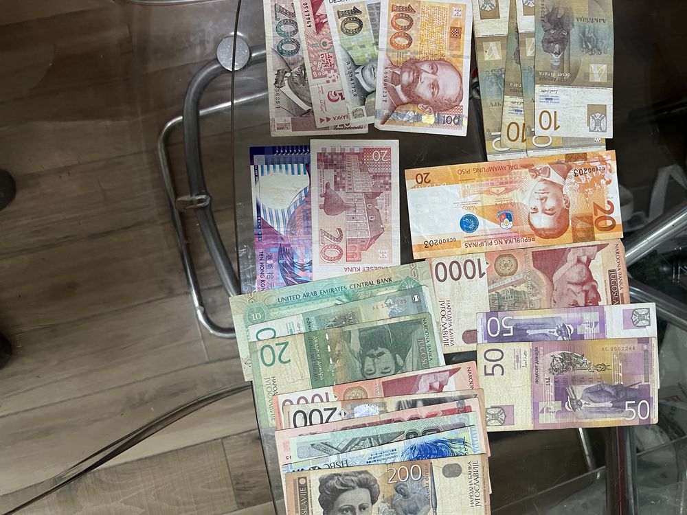 Bani și monezi vechi: bancnotele straine valoarea lor intre 50-100€