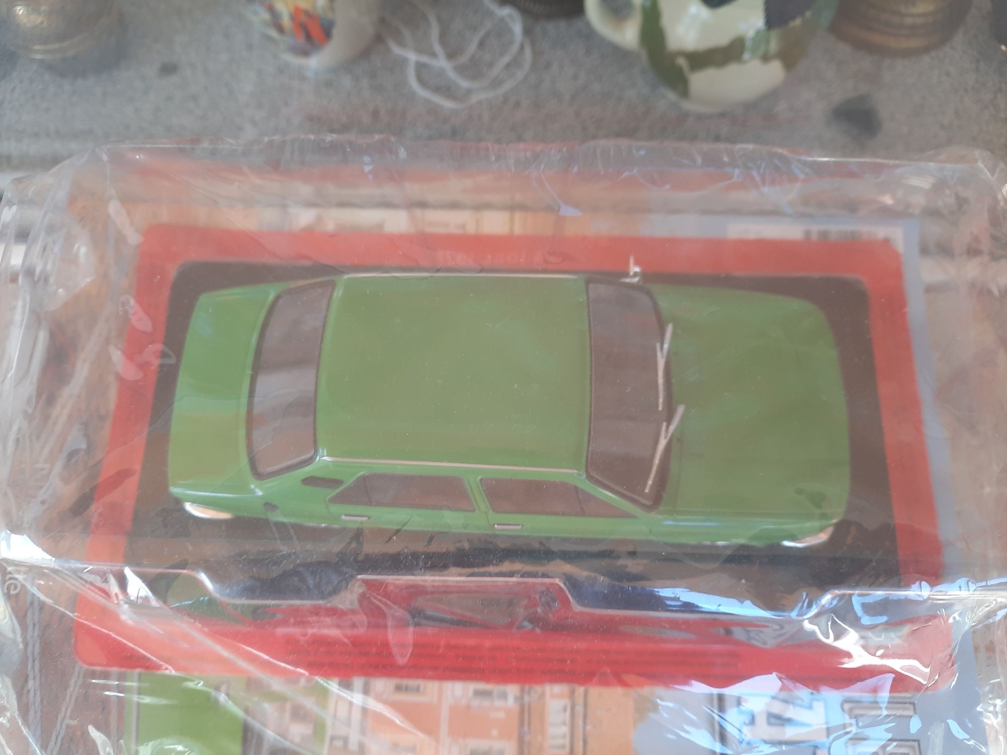 Lot machete metalice 1/24 TV și Skoda 105L