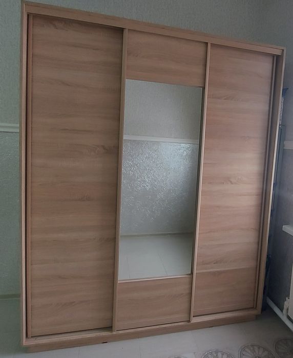 Шкаф купе сатылады.