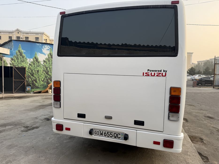 Isuzu sotiladi NP 40  2016