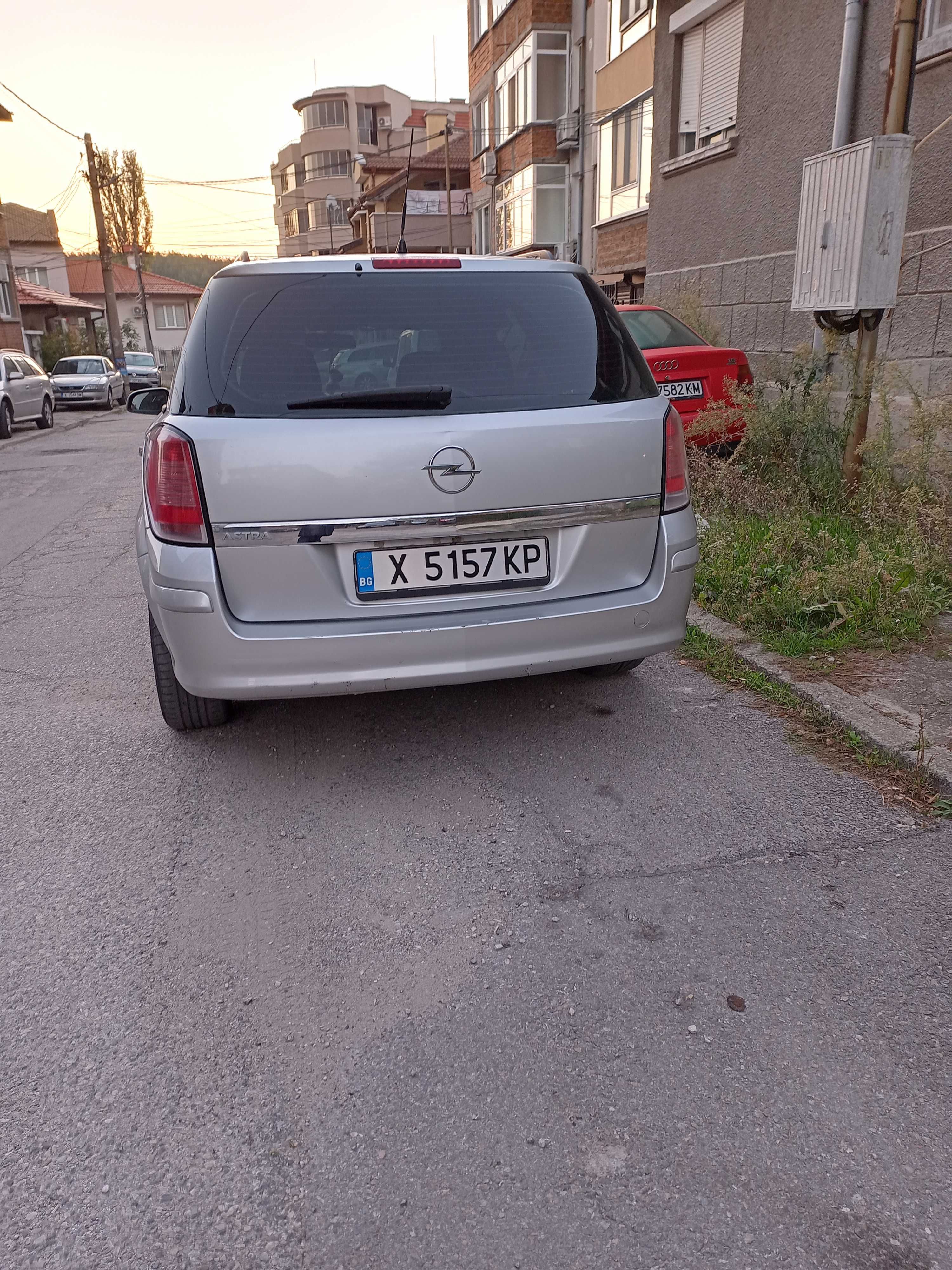 Автомобил Opel Astra