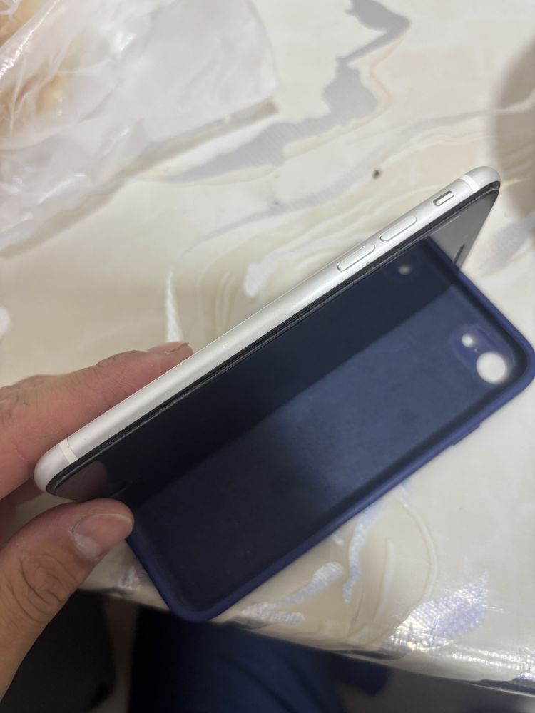Iphone SE 128/77%
