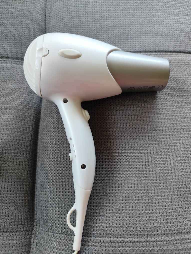 Vând  uscator de par marca Tchibo (TCM)