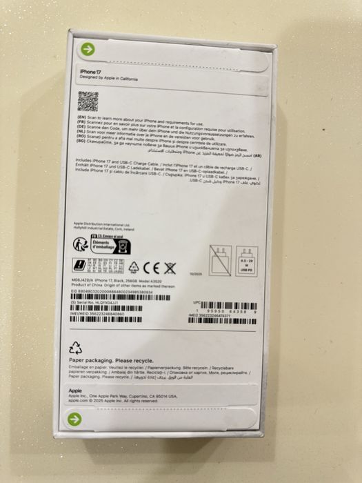 Чисто нов IPhone 17 със кутия зарядно и др..