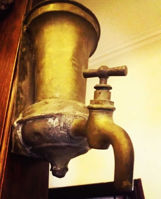 Vas si sticla aghiasma,sfesnic de podea