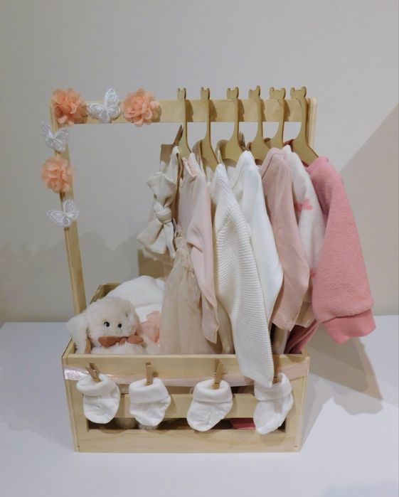 Подаръчни кутии и гардеробчета за новородени