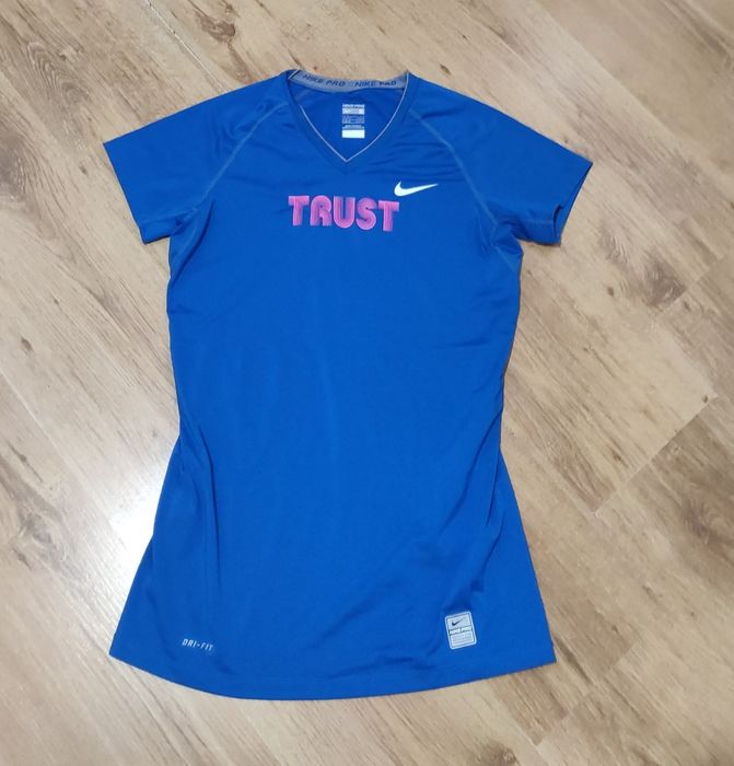 Tricou dama Nike Pro mărimea S