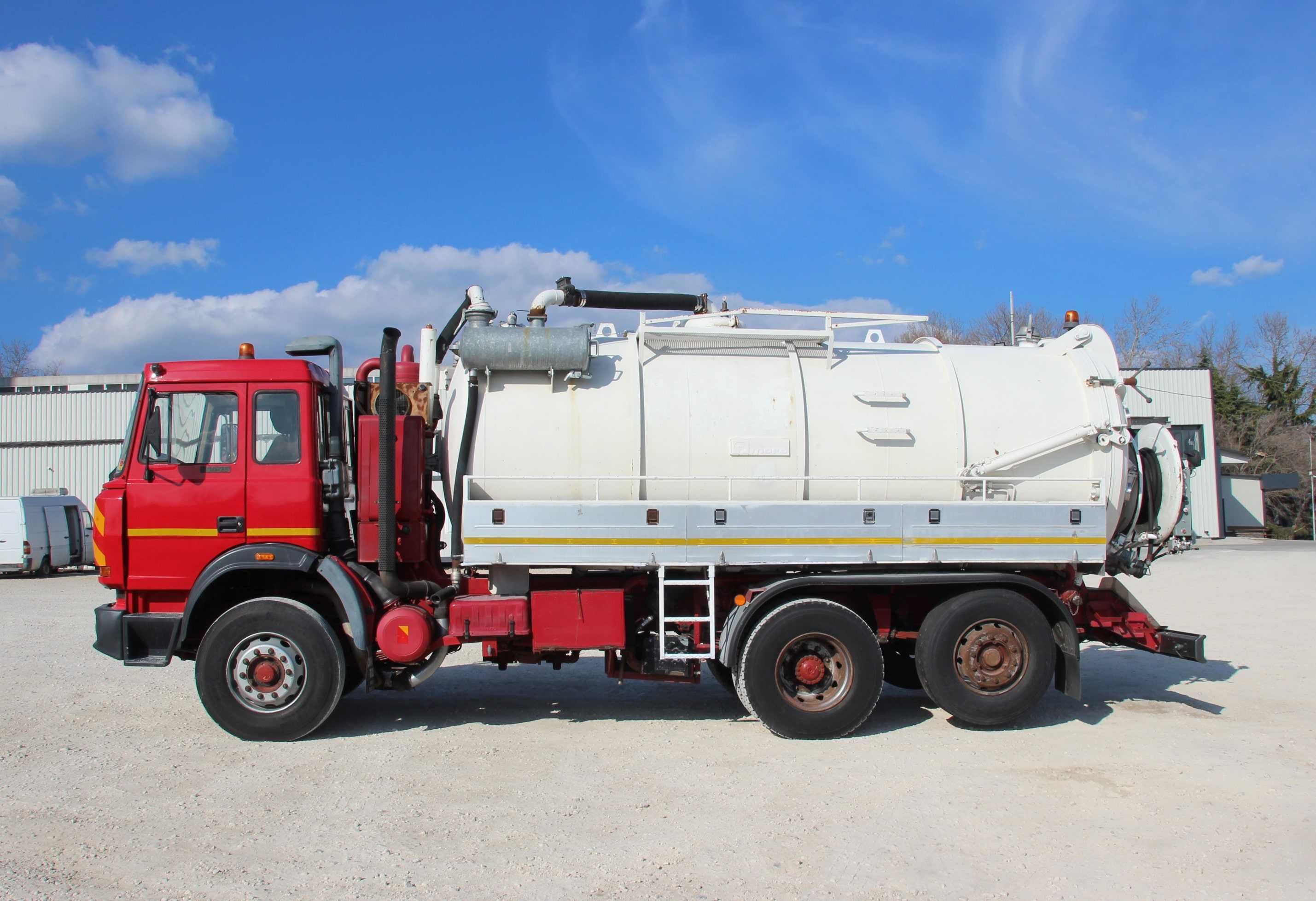 Каналопочистваща машина ВОМА IVECO 190-266Х2 камион за канали цистерна