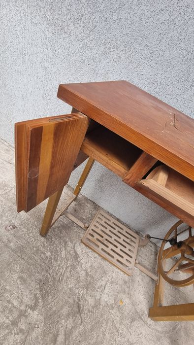 Vând mașină de cusut retro
