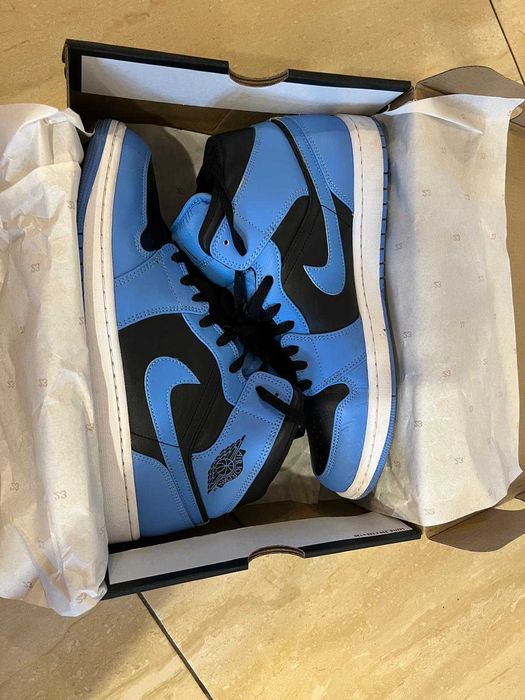 Air Jordan 1 Mid University Blue