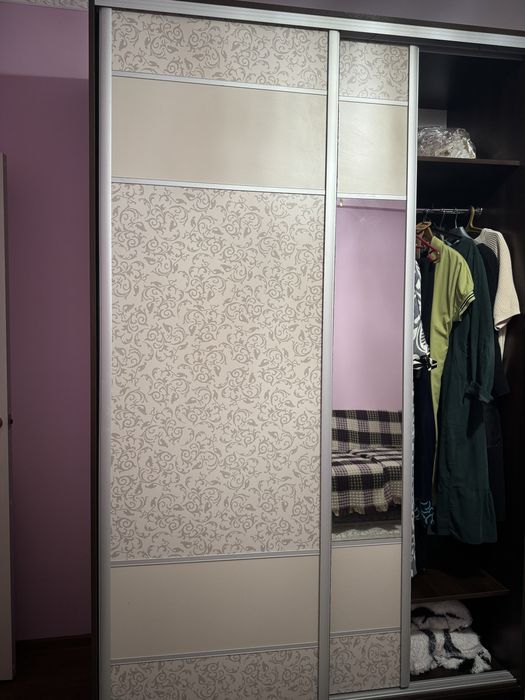 Продается шкаф высота 2.20. ширина 1.50. Глубина 60