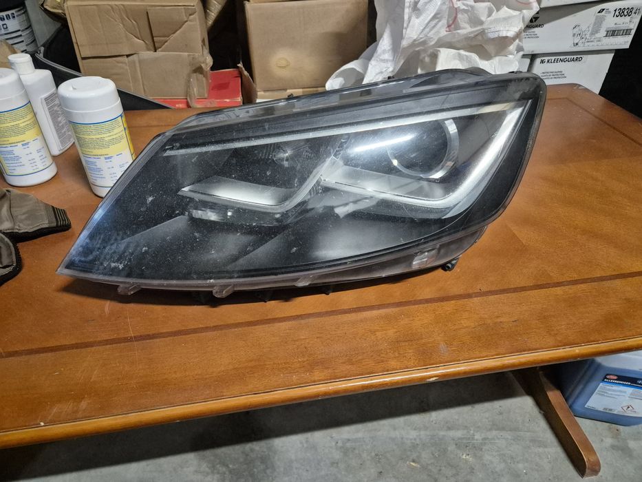 Far bixenon stanga Seat Alhambra 2012