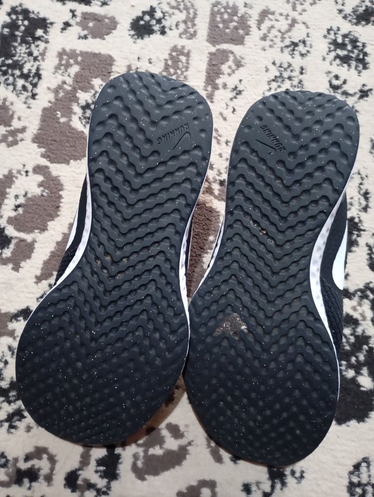 Маратонки Nike 36 номер