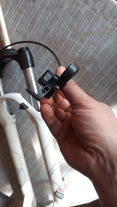 Обменяю оригинал вилку Rock shox на шоссе дуалы автоматы