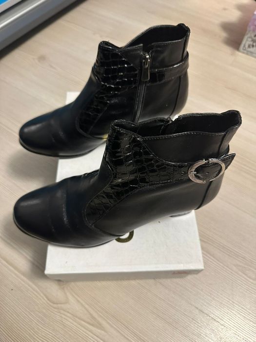 Vând ghete piele naturala!