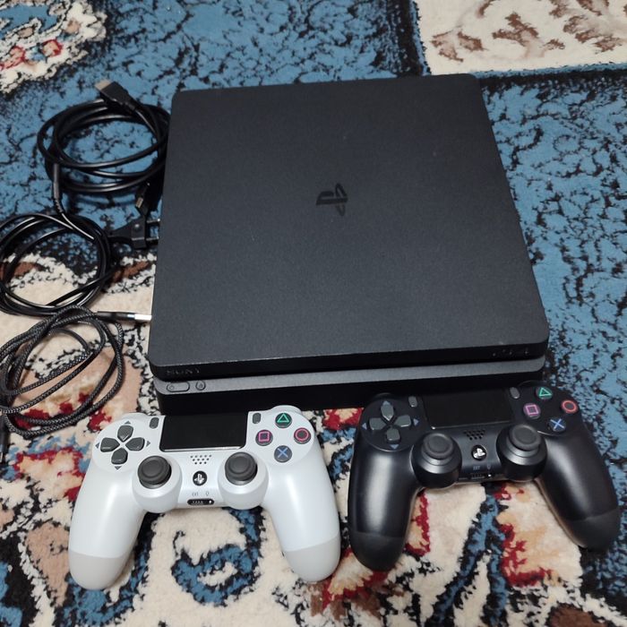 Playstation 4 slim