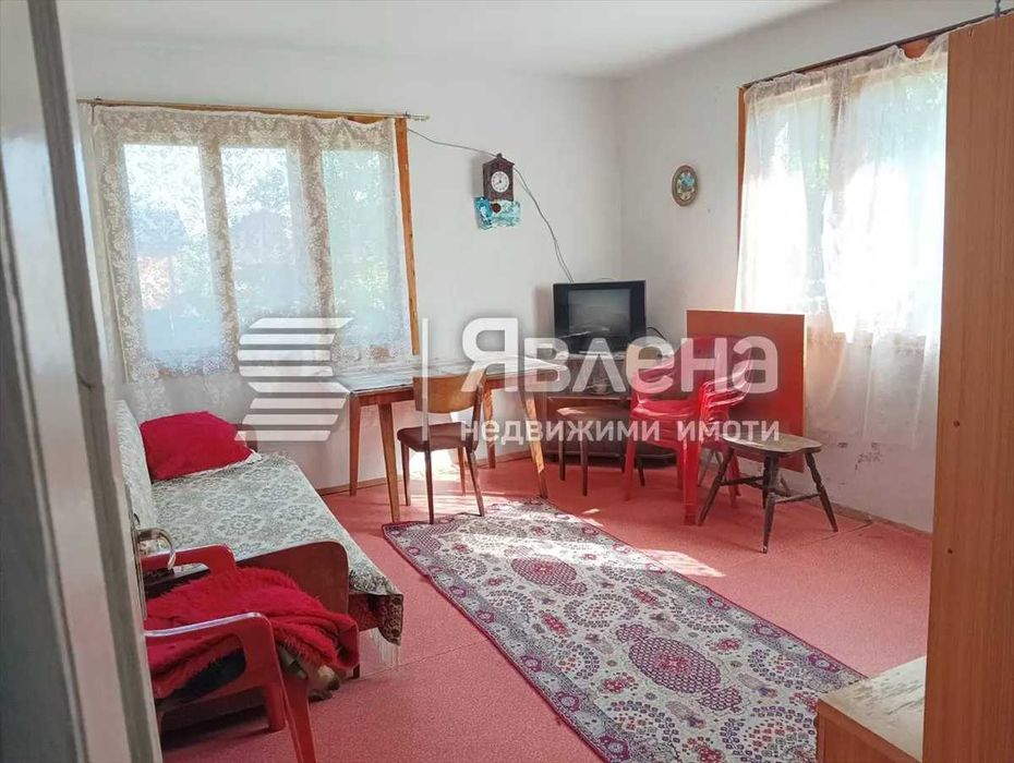 Продава къща с.Долни окол