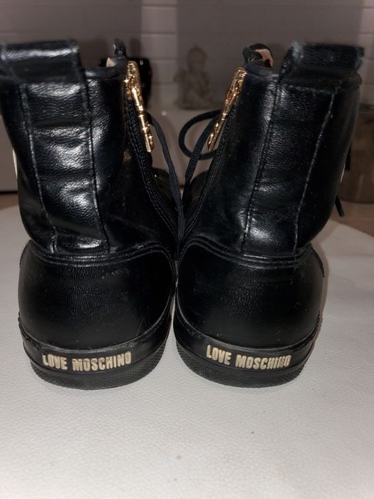 Сникърси Moschino два модела и кецове Moschino
