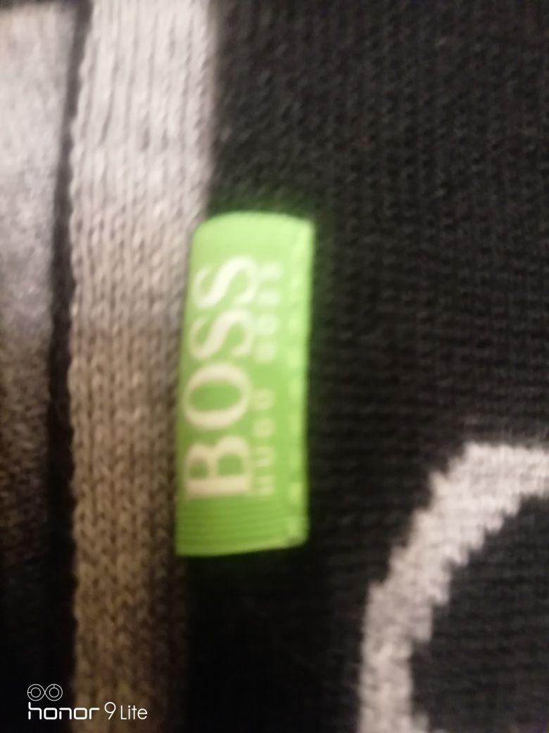 Мъжки шал Hugo Boss нов