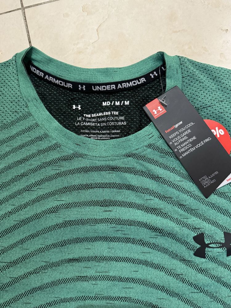 Тениска underarmour М размер нова