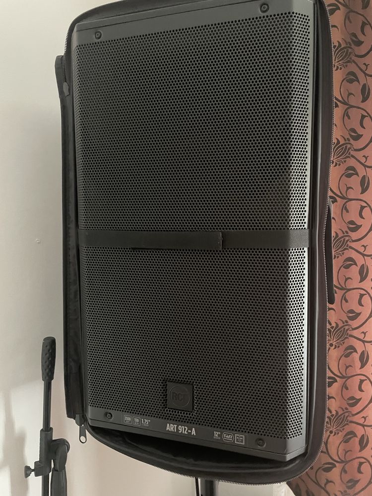 Boxa activa RCF 912-A.