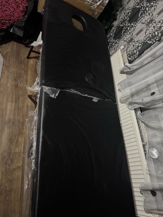 Масажна или козметична кушетка