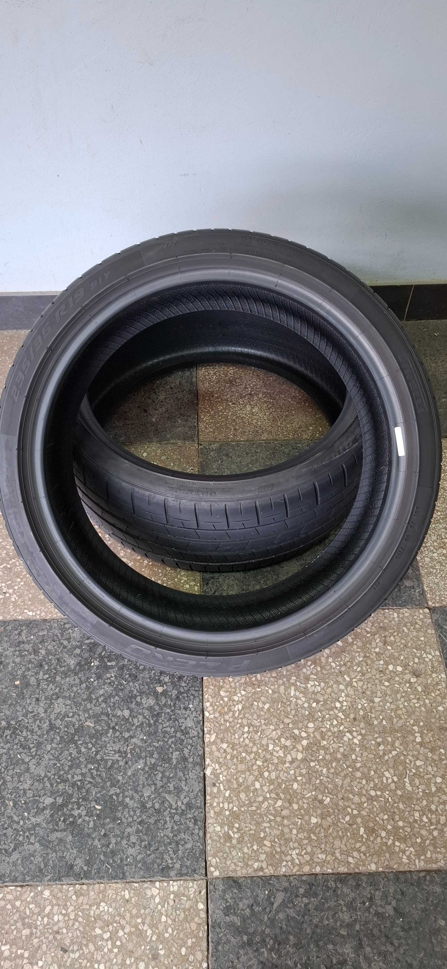 2бр. 235/35/19 Pirelli 6.3mm грайфер, дот 20г. Безплатен монтаж