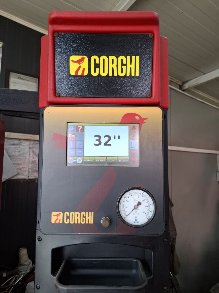 Машина за монтаж на гуми робот Corghi Master Code