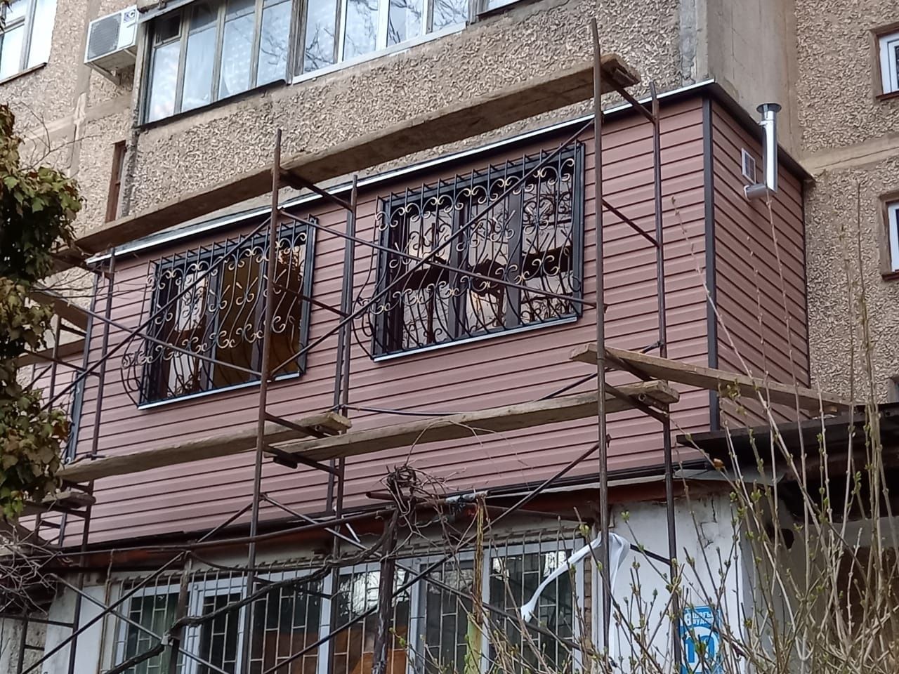 Обшивка    балкона