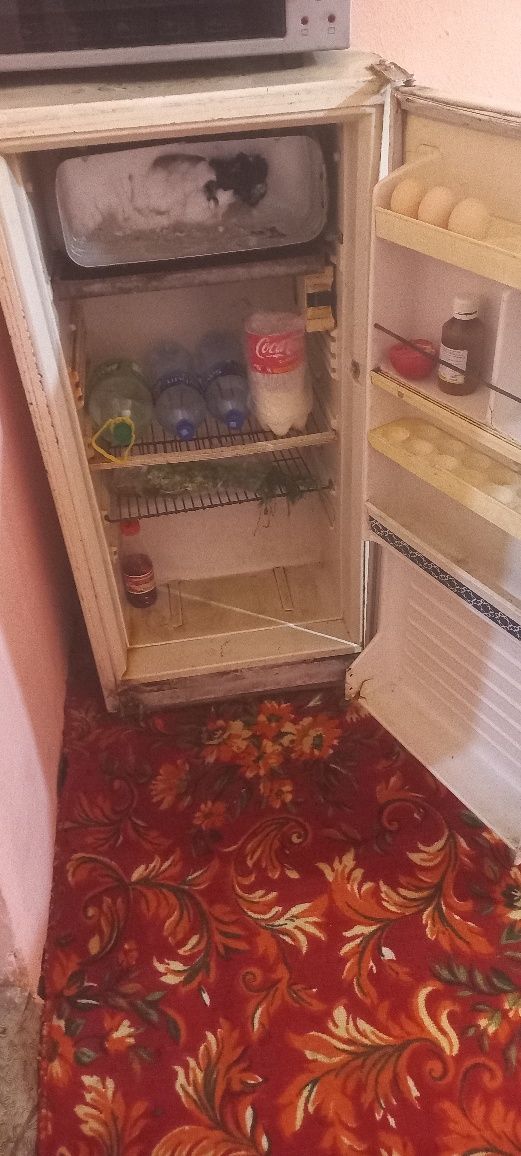 Холоделни ишлап турипти яхши музлатади