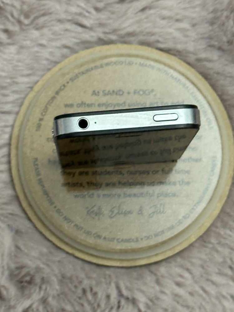 Vând iPhone 4s 8 GB