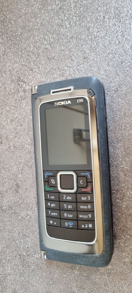 Nokia E90 (gen Communicator) functional,in stare buna.