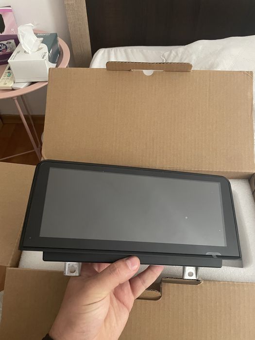 Navigatie mare dedicata BMW cu Apple CarPlay si Android Auto