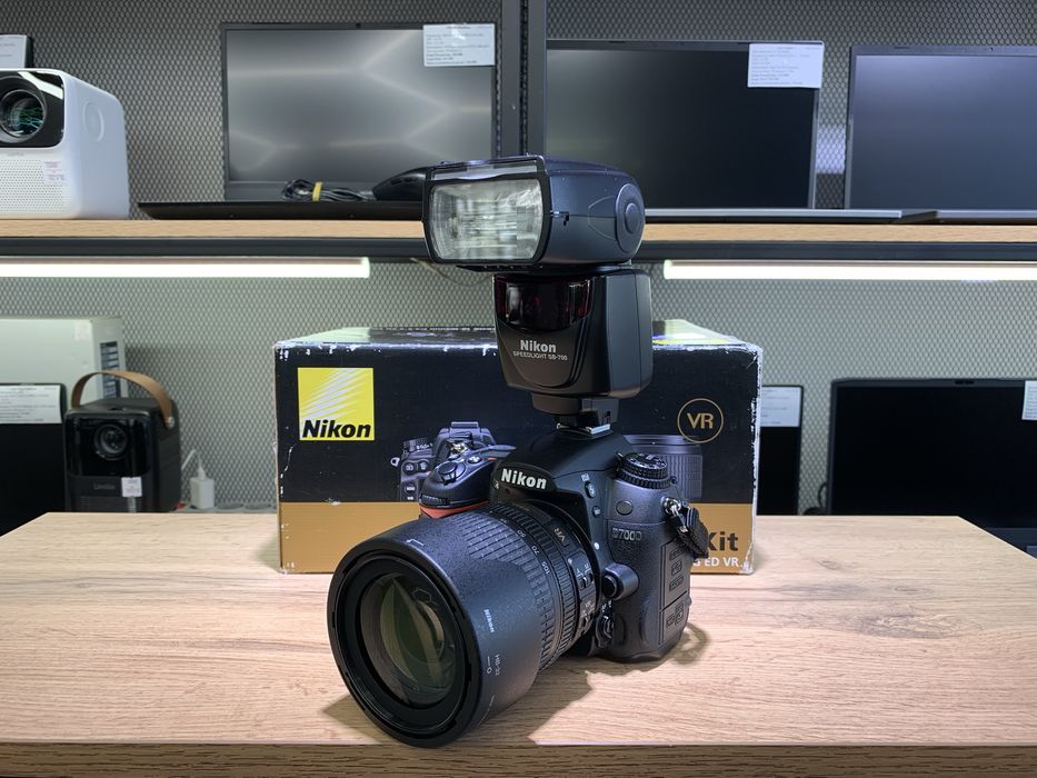 Nikon D7000, Kit 18-105 mm,вспышка SB-700,флешка 32ГБ,сумка, 10818/А10