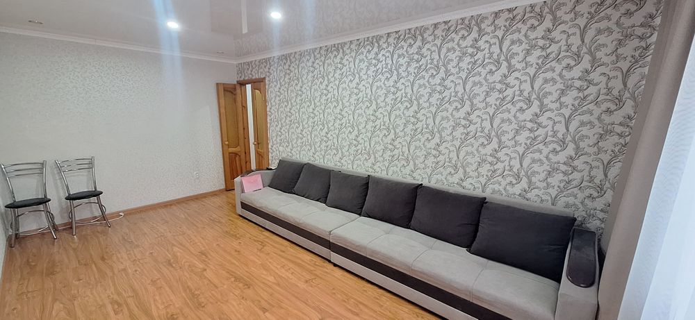 3-х комнатная квартира ленинградка район 8 школы, магазин Победа