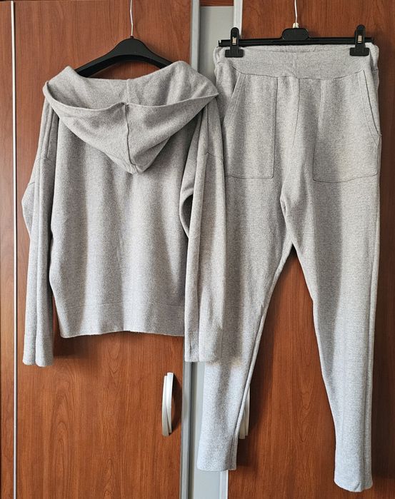 Set pantaloni și hanorac cu cașmir