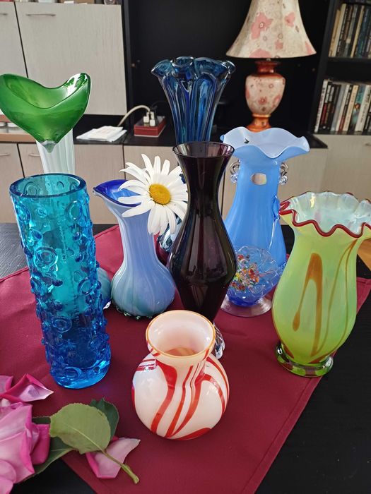 Вази цветно стъкло декорация ваза от 4 лв. до 18 лв.