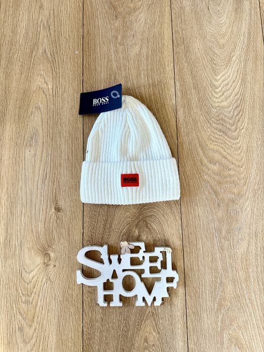 Топла зимна шапка Hugo Boss