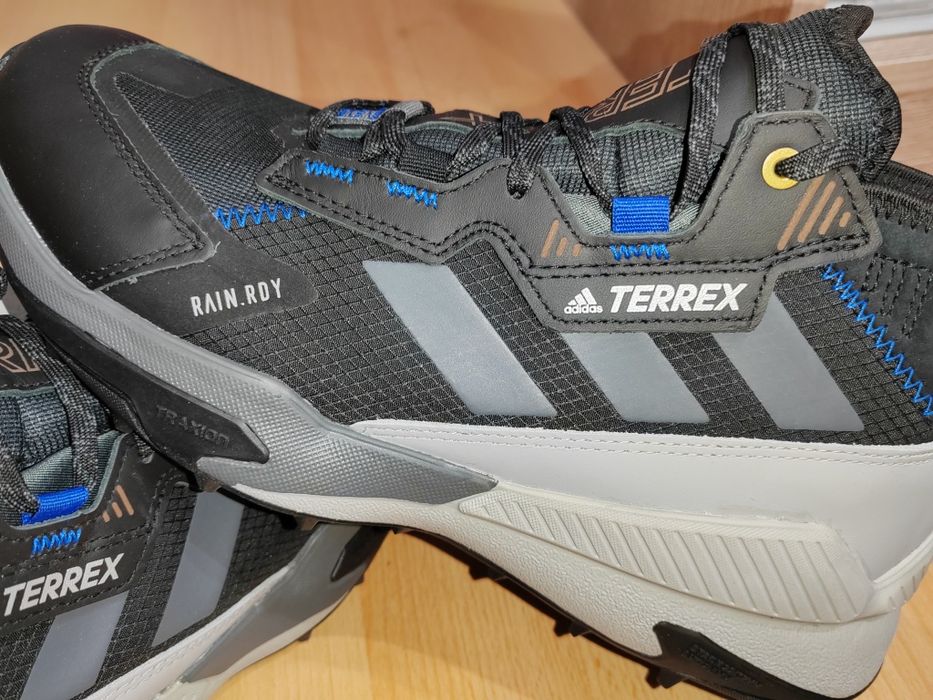 Нови мъжки зимни боти adidas 42