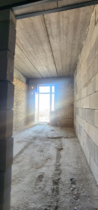 Бухоро шахар марказида жойлашган куп каватли турар жойни  сотилади