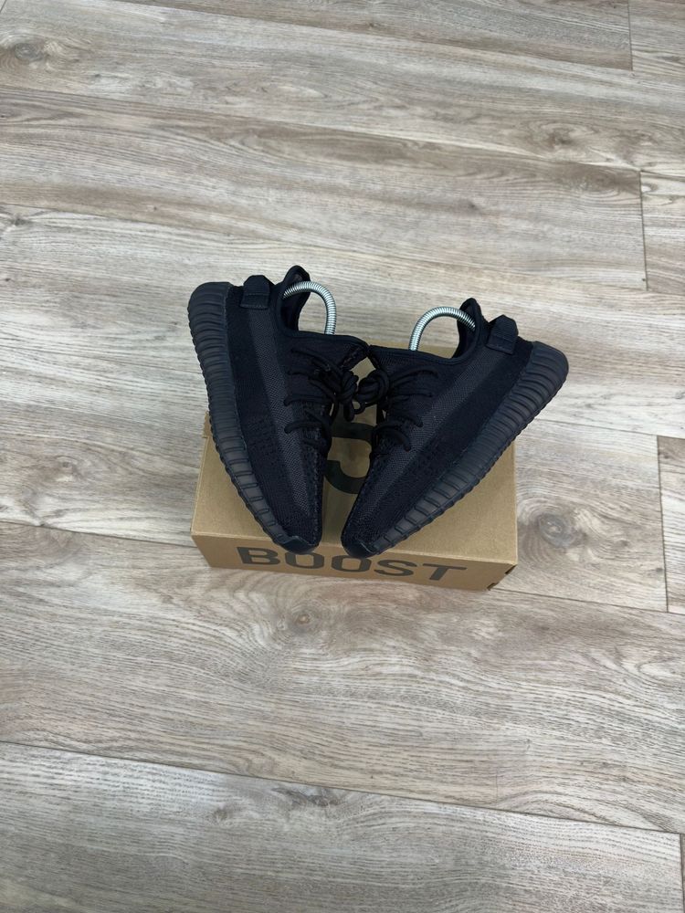 Yeezy  350 v2 ONYX