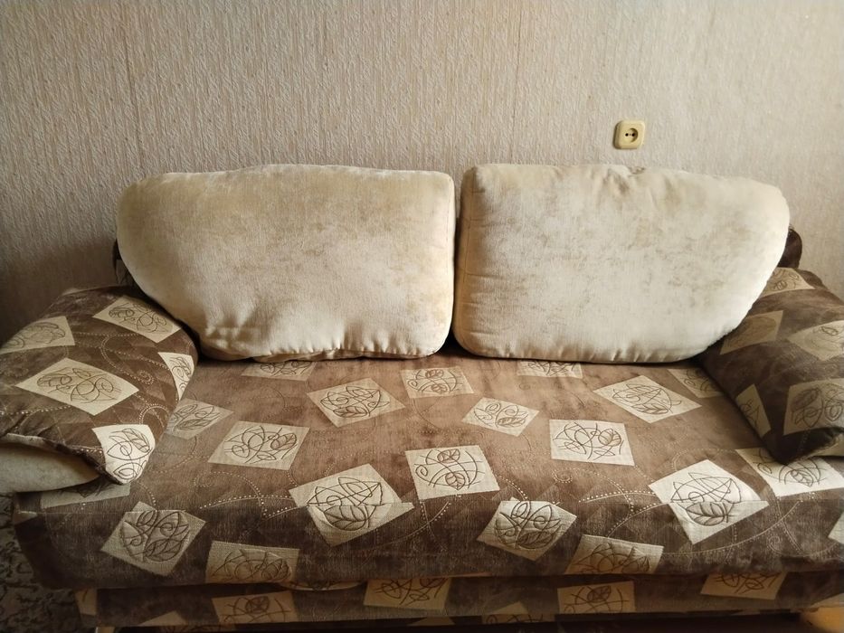 Продам диван в комплекте с двумя креслами б/у