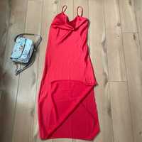 Дълга червена сатенена рокля