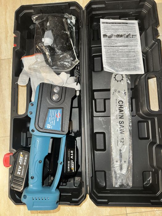 drujba mare electrica cu 2 acumulatori, lama de 30cm accesorii incluse