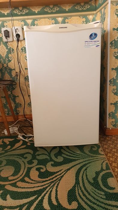 Мини холодильник "Самсунг"