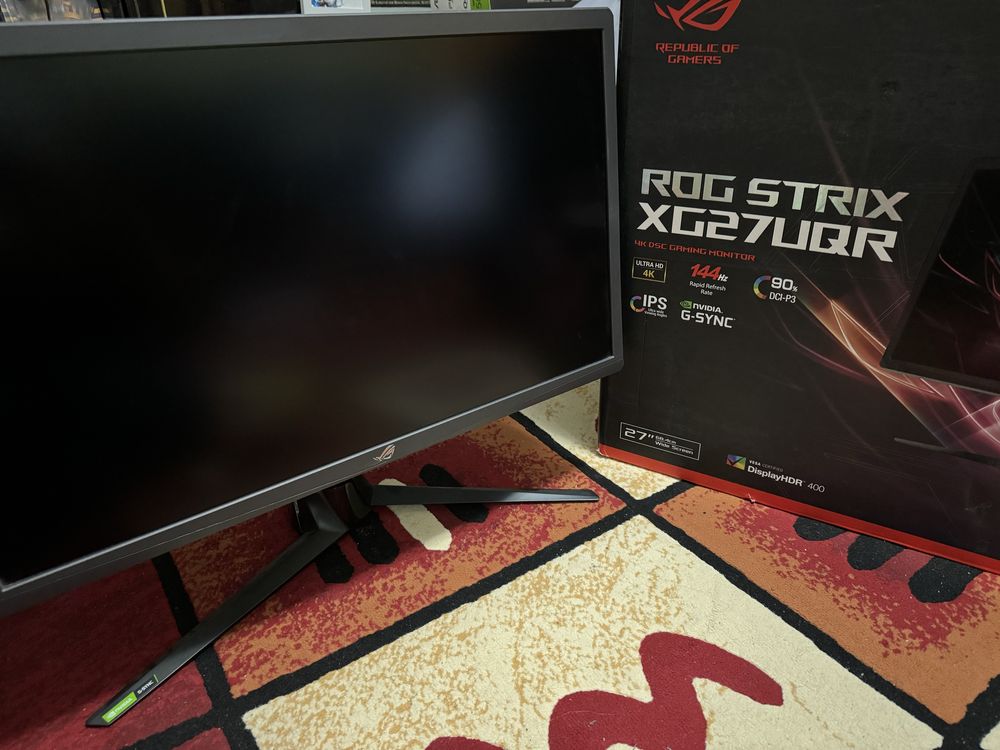 Vand monitor ASUS 27” 4K model XG27UQR