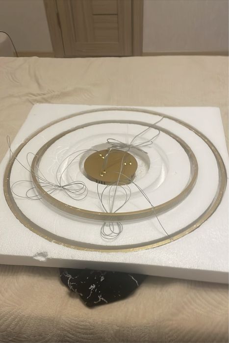 Продам новую люстру в упаковке